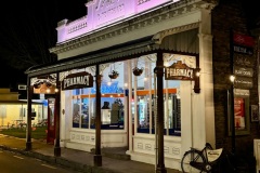 squam-creative-teele-arrowtown-pharmacy-arrowtown-at-night