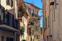 squam-creative-teele-morning-light-le-suquet-cannes