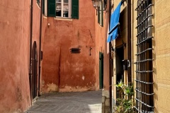 squam-creative-teele-finalborgo-street-window