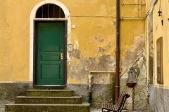squam-creative-teele-green-door-yellow-walls-finalborgo