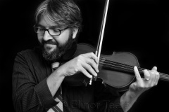 squam-creative-teele-violinist-playing